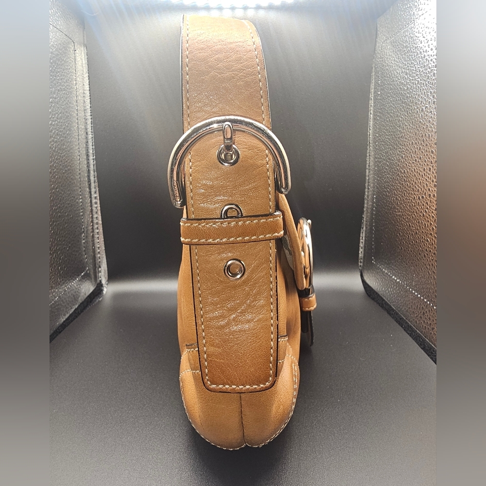 Vintage Coach Soho Flap leather shoulder bag in a British Tan color. - Picture 5 of 15